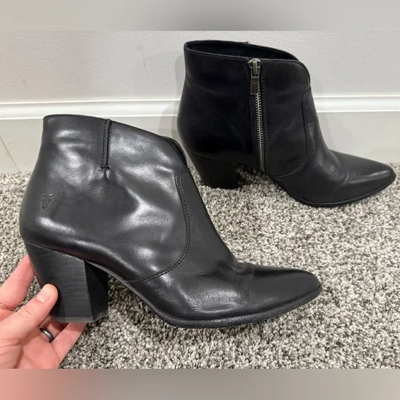 Frye Jennifer Black Leather Ankle Booties, size 9.5 - Picture 3 of 16